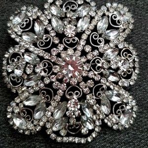 🌻Vintage Rhinestone XL Pin Perfect For Wedding🌻